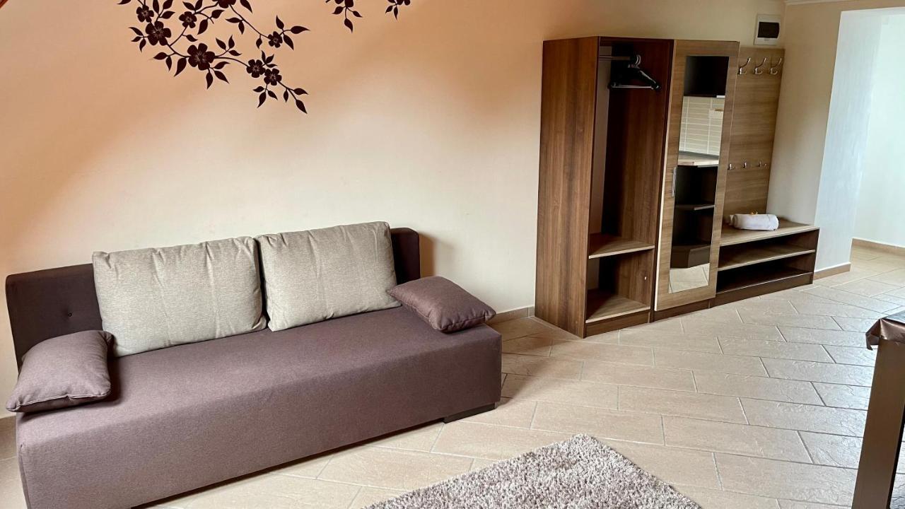 Gyula Var Panorama Apartman Экстерьер фото
