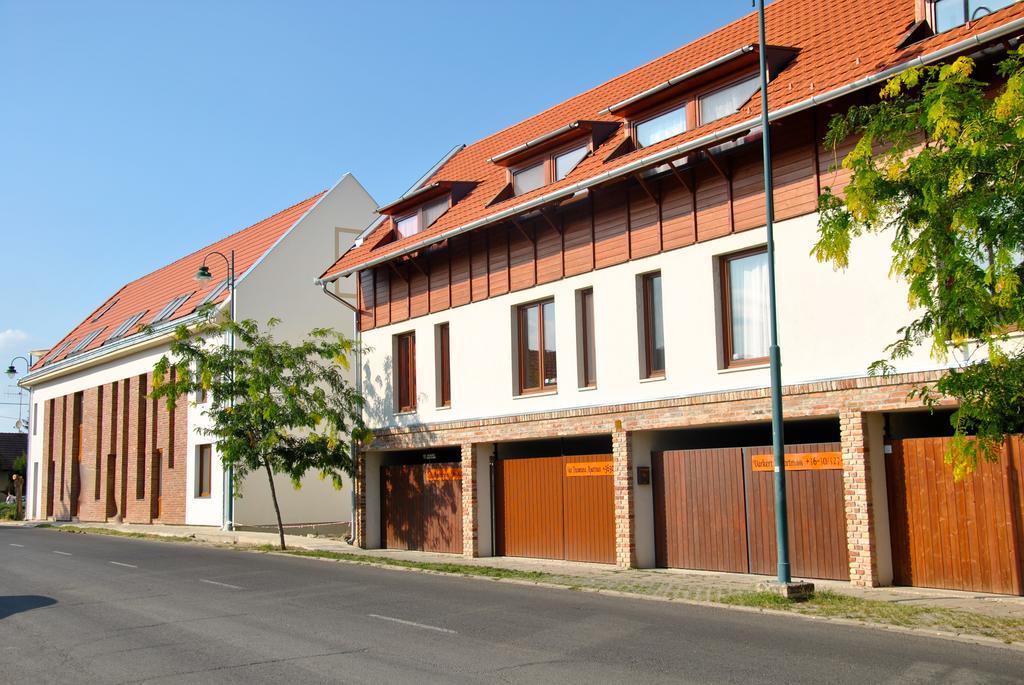 Gyula Var Panorama Apartman Экстерьер фото